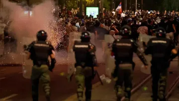 Напрежение в Сърбия, много ранени и арестувани