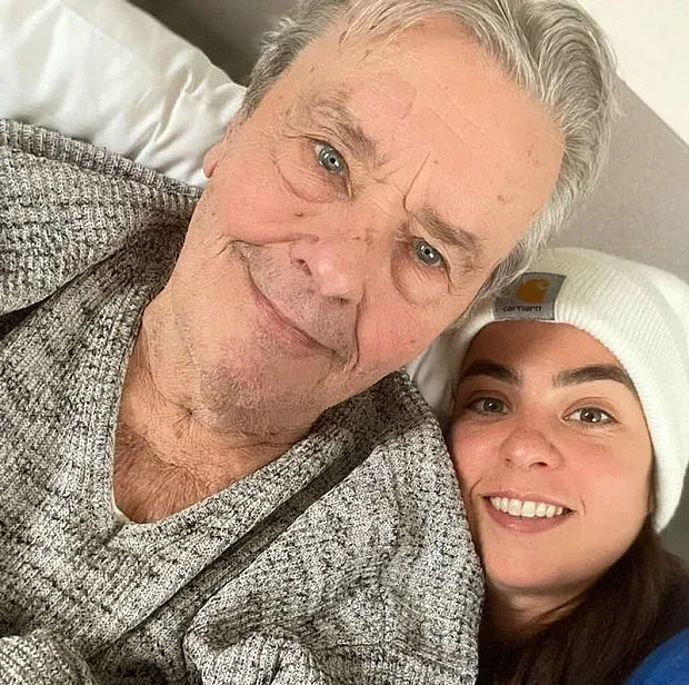 Дъщерята на Ален Делон с горещи новини за състоянието му