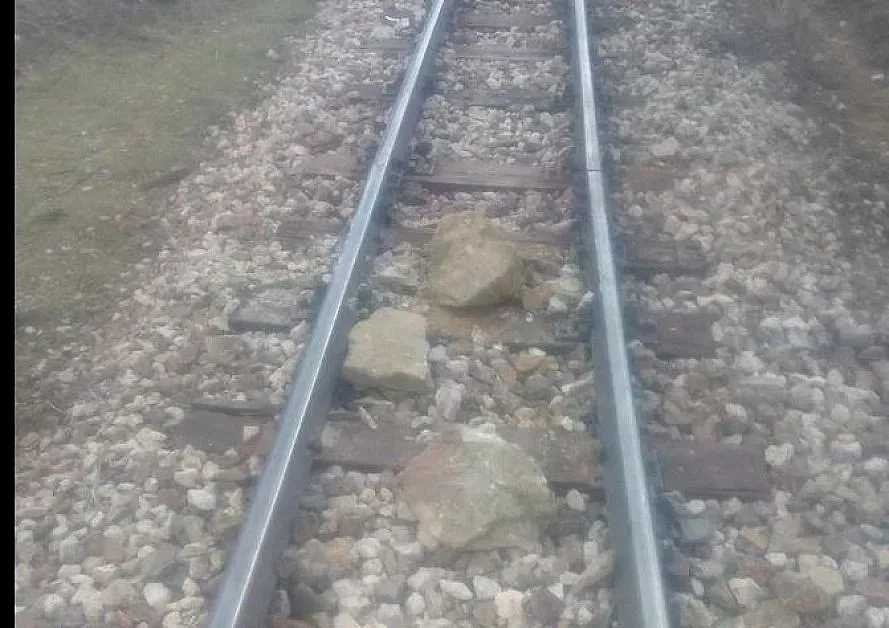 Терор над родопска теснолинейка! Хората са шокирани