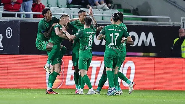 Лудогорец смачка Левски и се качи на върха