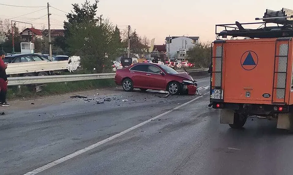 Тежка катастрофа в София вкара млада жена в реанимация