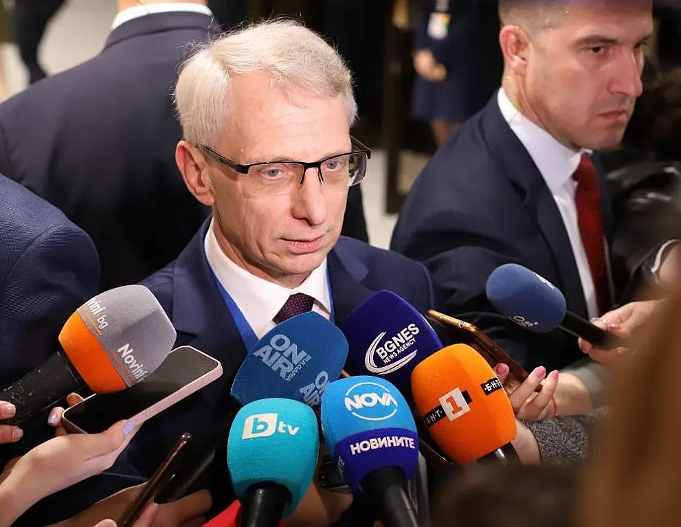 Напрежение. Денков скочи на двама министри