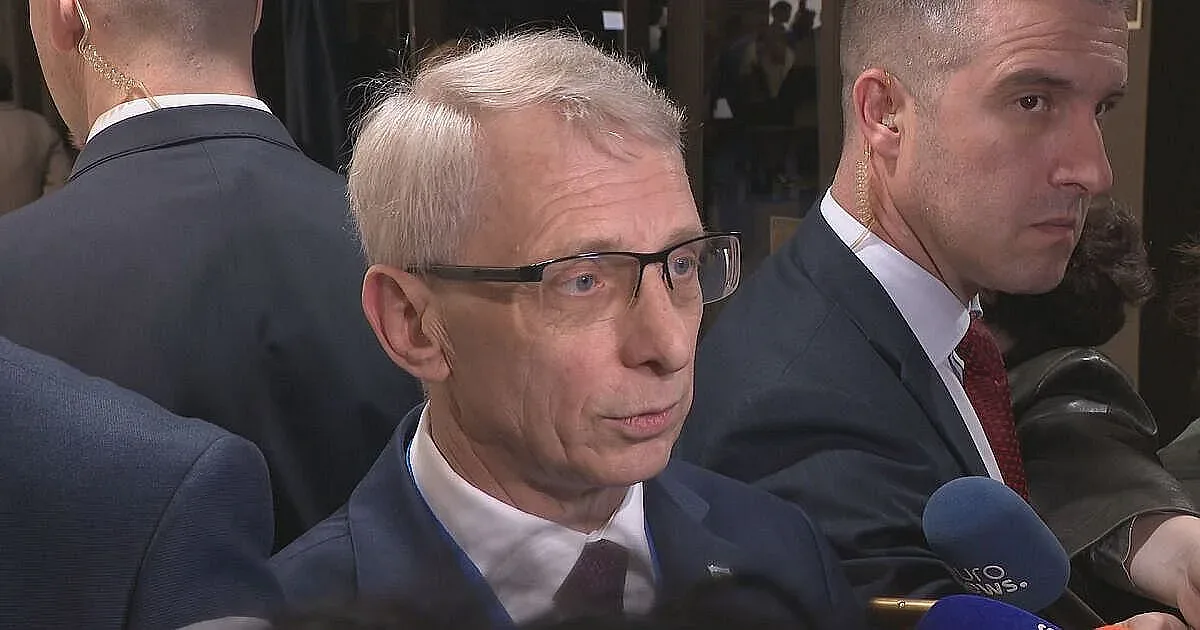 Денков се направи на мъж, ежи се на Пеевски