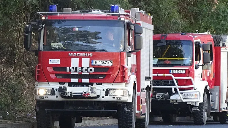 Центърът на наш град в пламъци. Летят пожарни