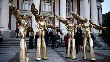 Весела Бабинова и Пенко Господинов грабнаха "Икари"