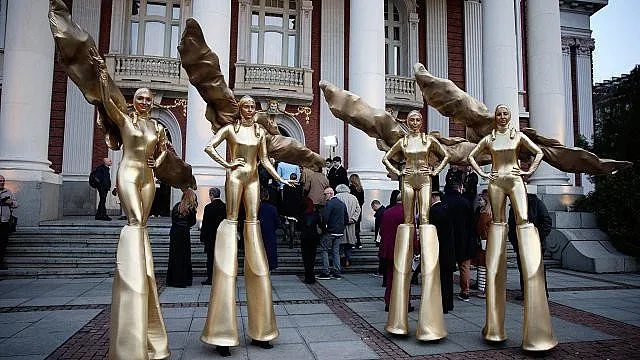 Весела Бабинова и Пенко Господинов грабнаха "Икари"