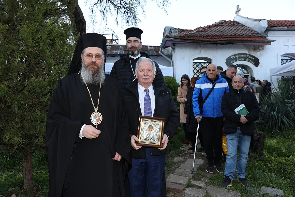 Дарители възстановяват най-стария храм от 19-и век в София