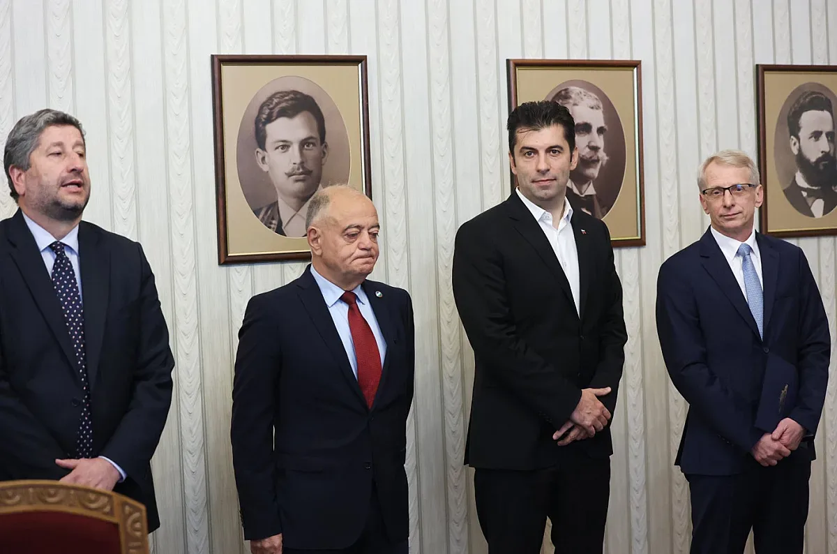 Радев връчва втория мандат. Ще го върнат ли веднага ПП-ДБ?