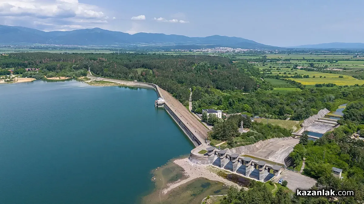 Червена лампа с водата! Критично ниво в ключов язовир
