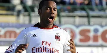 Арестуваха футболна звезда по пижама, водят го директно в затвора