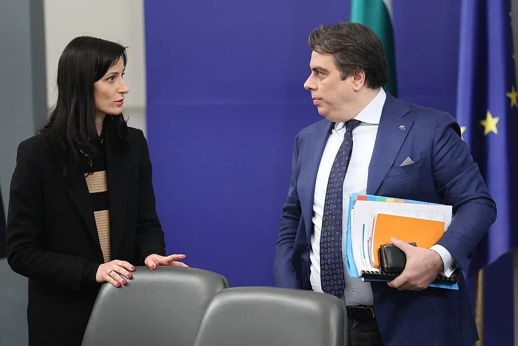 Шах с царицата, мат за десницата