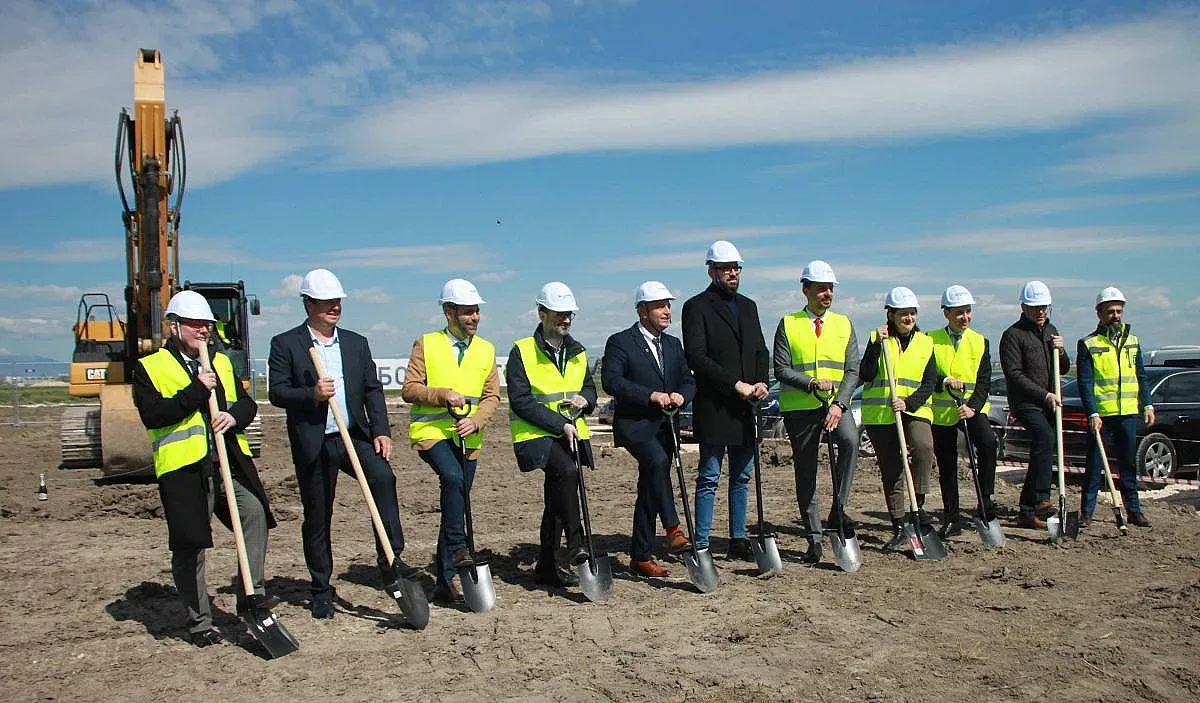 Schneider Electric прави втори високотехнологичен завод в България