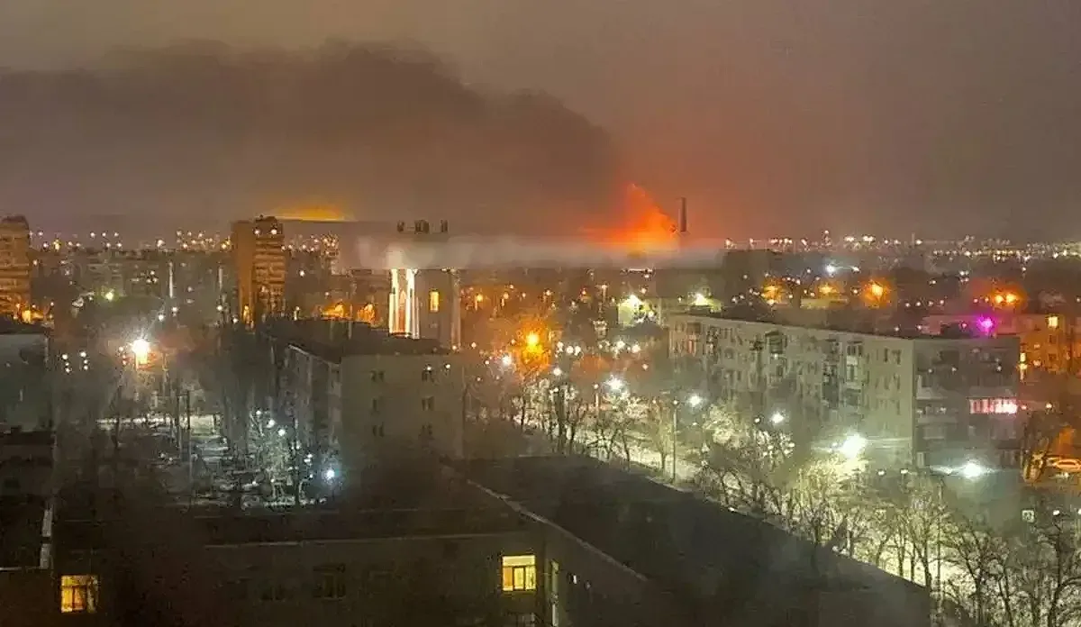 Голяма руска рафинерия гори след украинска атака с дрон