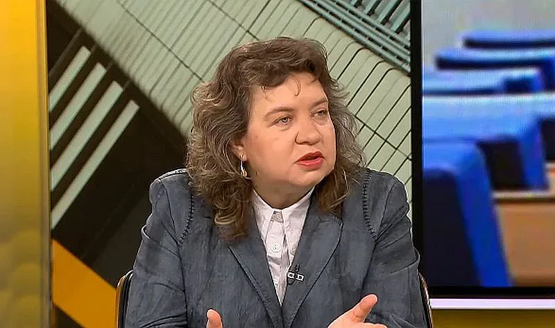 Доц. Киселова тегли чертата! Каза какво да направи Мария Габриел