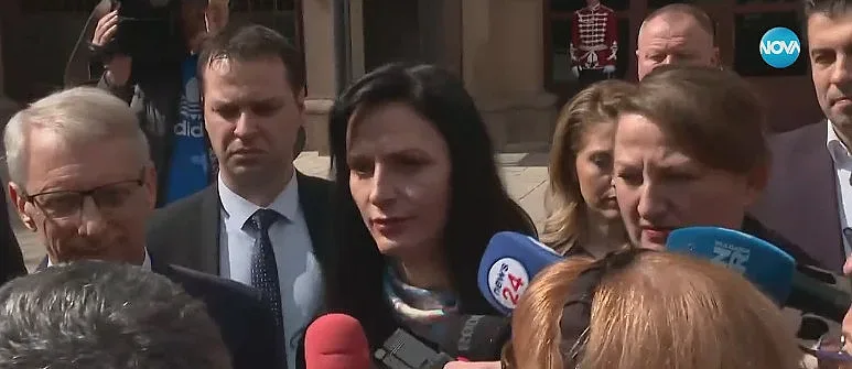 14 ч. - Земетресение в парламента. Ултиматум и инфарктни преговори