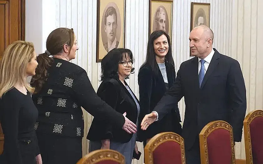 Радев връчва мандат на ГЕРБ за кабинет. Ще върнат ли празна папка?