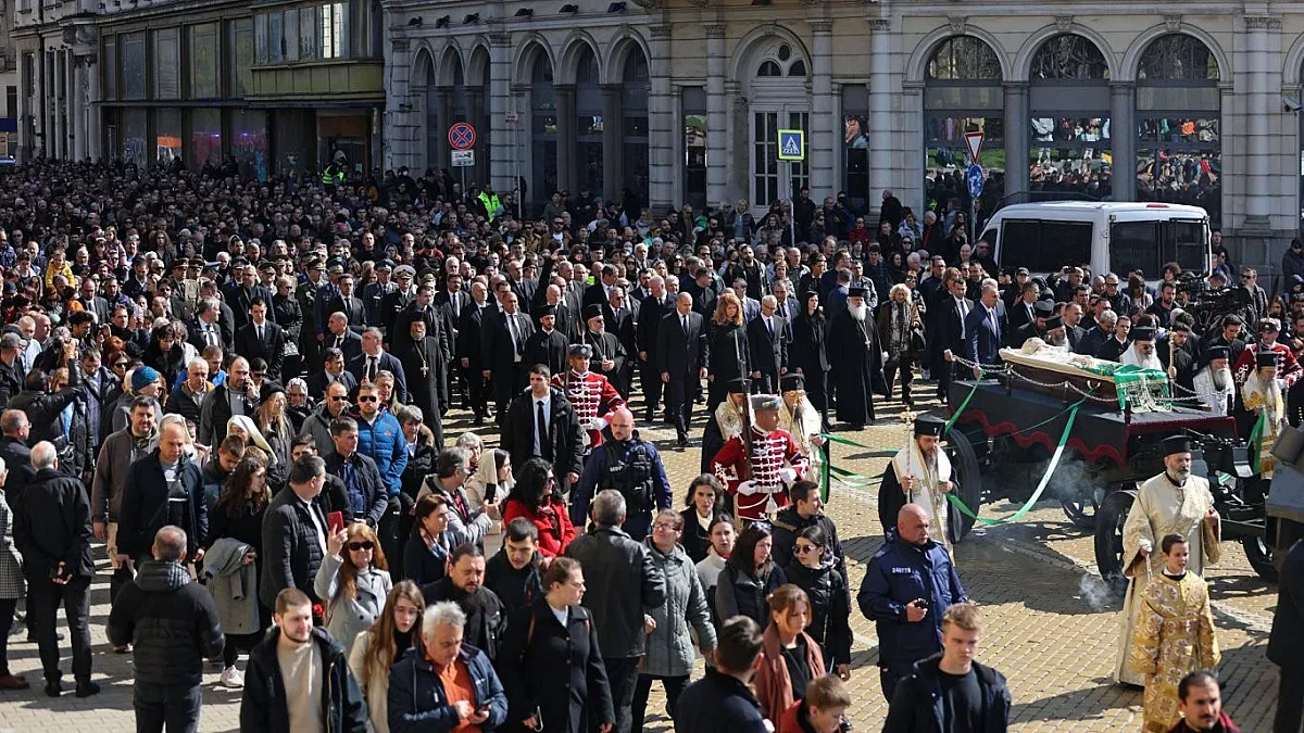 Погребаха патриарх Неофит. С почести като за държавен глава (СНИМКИ)