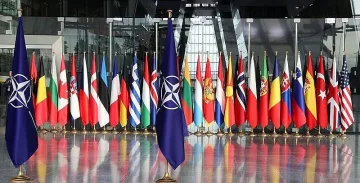 Българите харесват НАТО, искат да останем страна-членка