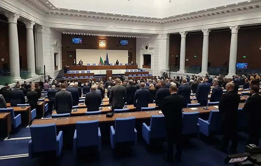 Парламентът склони глава, почете паметта на Неофит