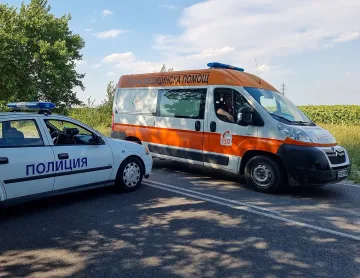 Камион удари автобус на магистрала Тракия, има пострадал