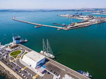 Страшна драма в Бургас. Моряк скочи от кораба си