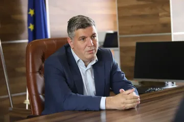 След скандала с Кирил Петков! Министър успокоява кметовете