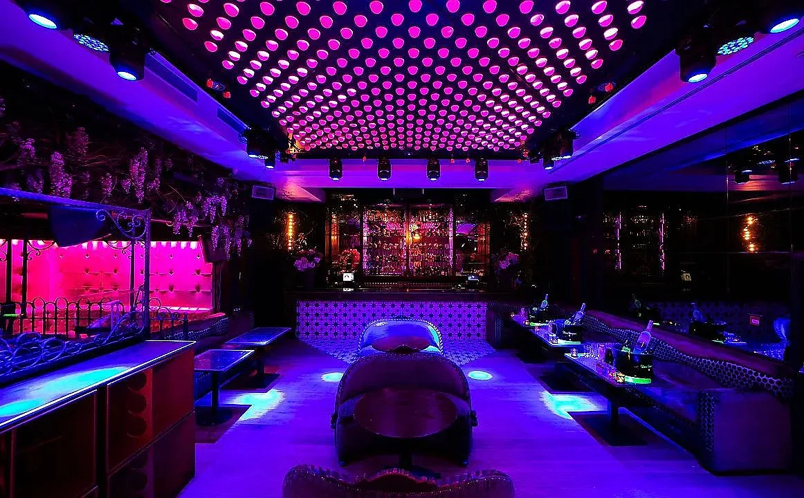 Младежите бягат от дискотеките, на Острова затварят клубове