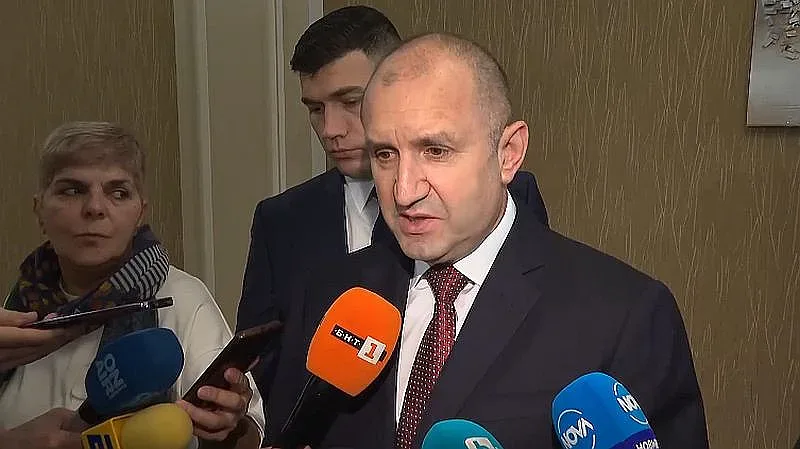 Проучване сочи: Президентът Радев поляризира общественото мнение