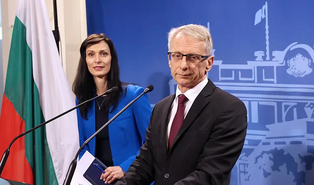 Гледат утре оставката на кабинета. Преговарят Габриел и лидерите на ПП-ДБ (ОБЗОР)