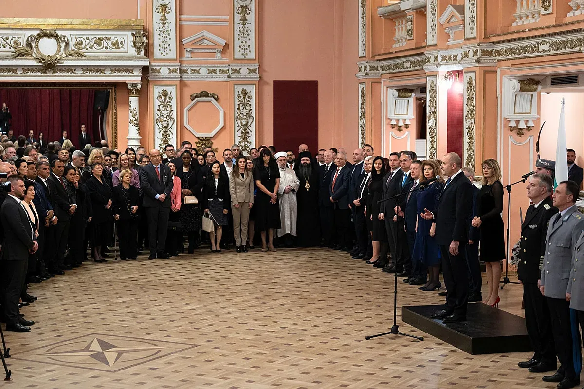 Държавни глави и лидери от цял свят поздравиха Радев за 3 март