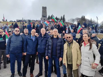 "Възраждане" заведе на Шипка депутати от Германия и Молдова