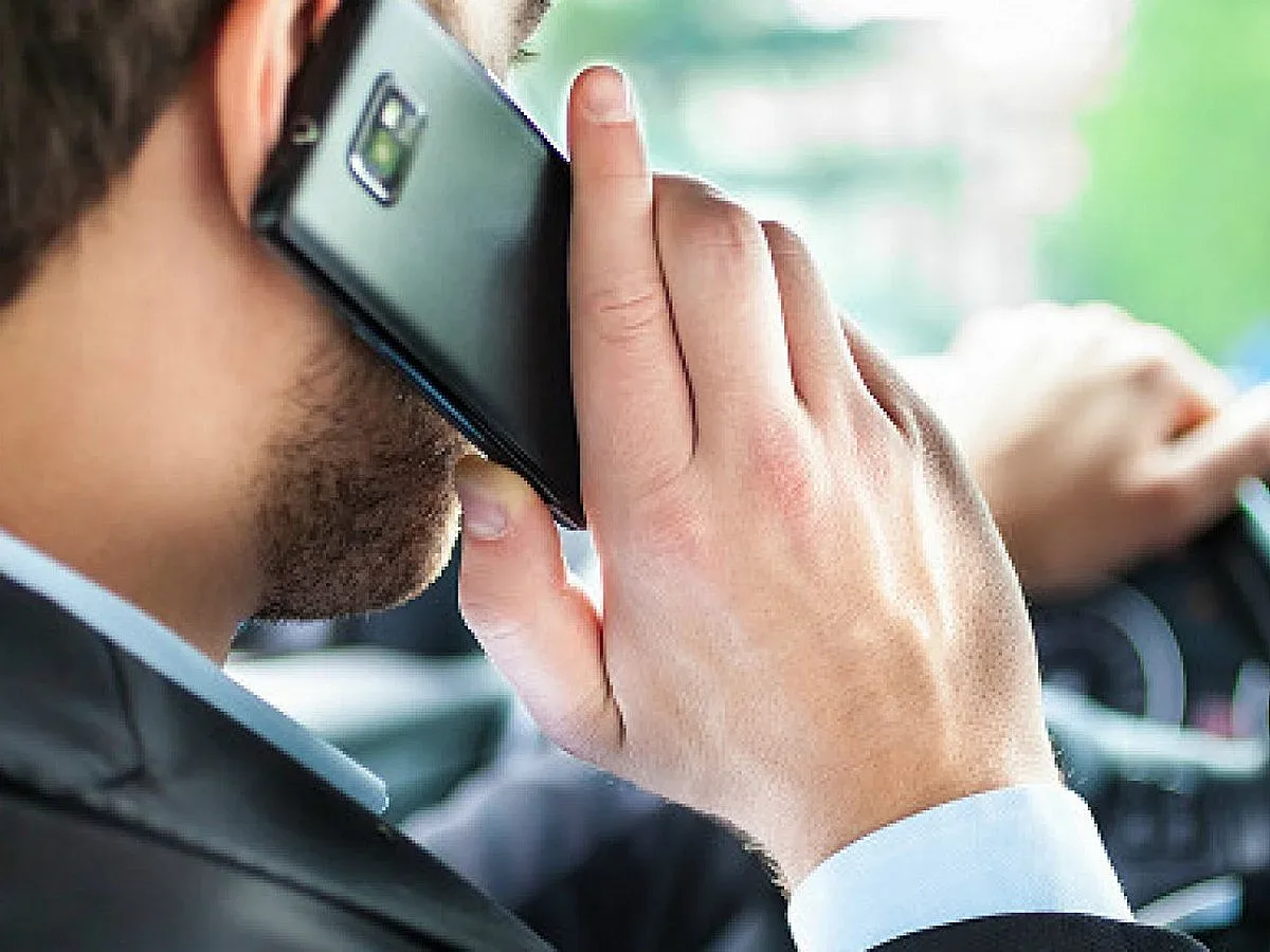 Жестоки глоби, ако те хванат да говориш по телефона докато шофираш