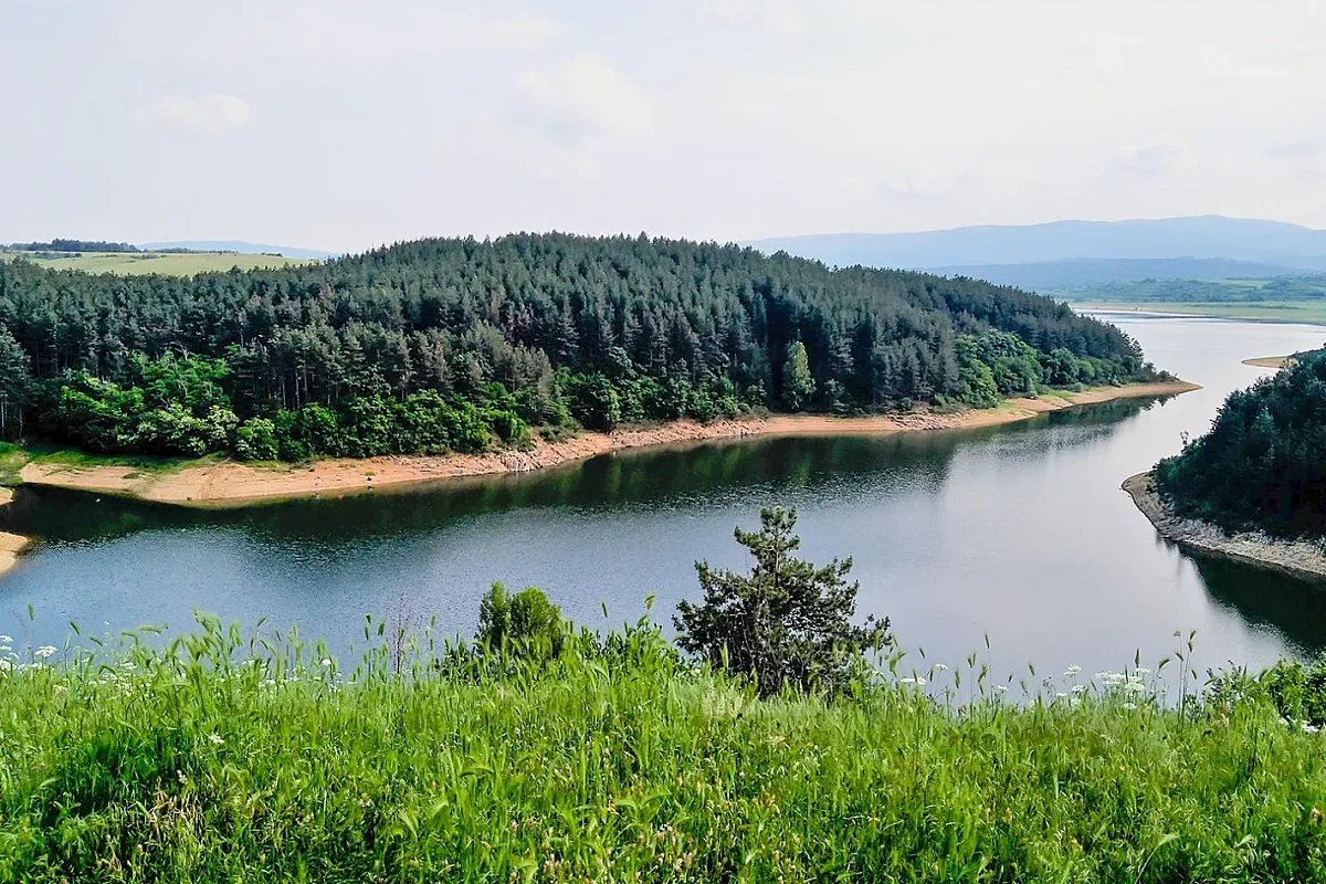 Изумителен язовир до Шипка съхранява следите на тракийски град
