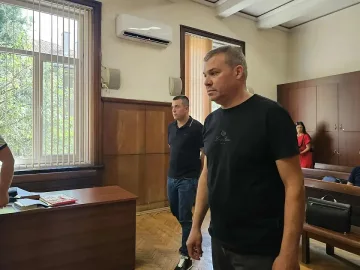 Пускат под гаранция собственика на "фермата" за цигари