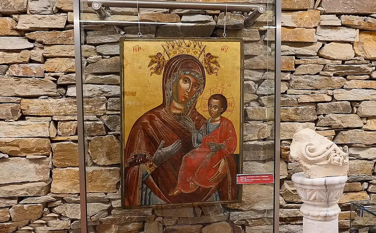 Чудни църковни антики извадиха на бял свят в Бачковския манастир