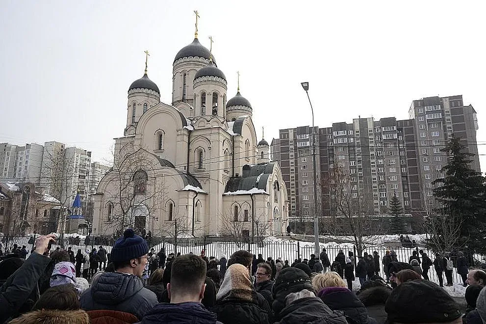 Арест след арест на погребението на Навални