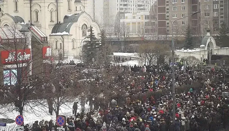 Над 10 000 души на опелото на Навални: Не се страхуваме!