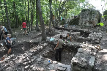 Младежи откриват непознатото богатство на България