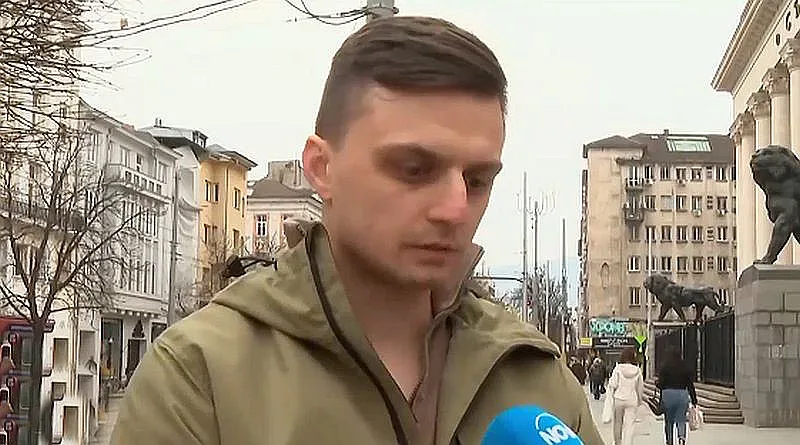 Дело за бащинство бави срещата на бивш депутат със сина му