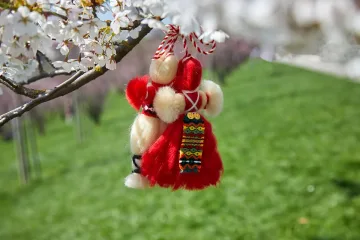 Знаете ли кой е първият българин, окичил се с мартеница?