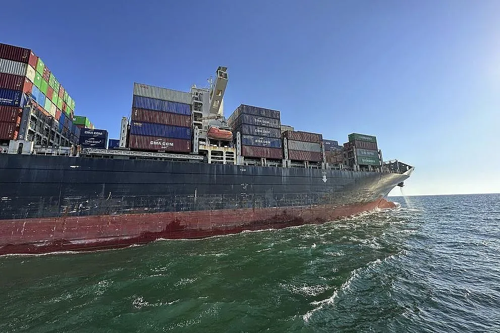 Плавателен съд беше ударен на украинско пристанище