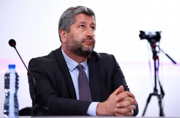 Един несбъднат комунист, един провален демократ