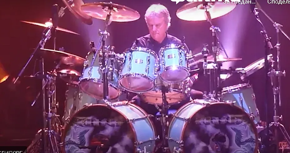 Световноизвестен барабанист прескочи трапа! Реакцията