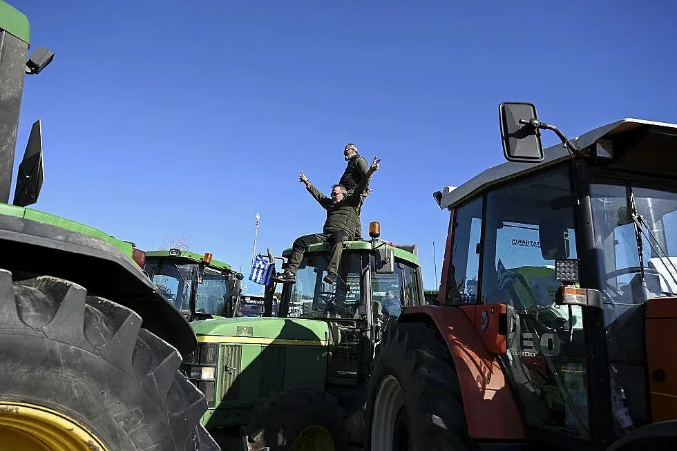 Гръцки фермери блокират границата с България