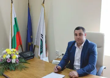 Драма! Арестуван кмет получи удар