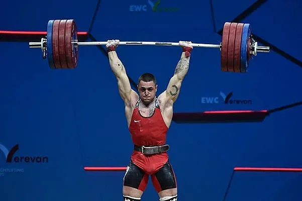 Златен Карлос Насар! Удари всички в земята