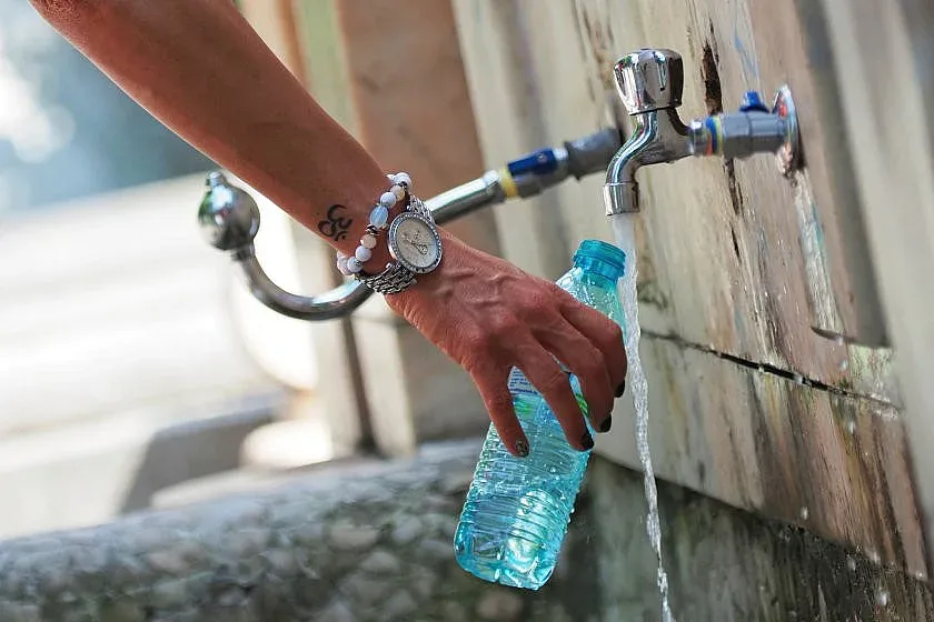 Как да подобрите вкуса на водата, за да пиете повече