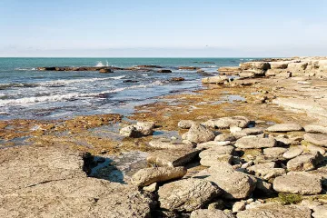 Море до Европа опасно се смалява. Появи се остров