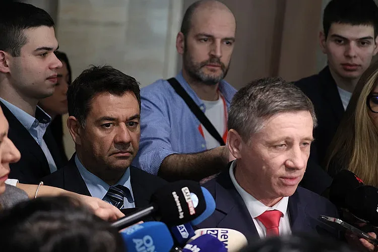 Изключените депутати от "Възраждане" сезираха прокуратурата