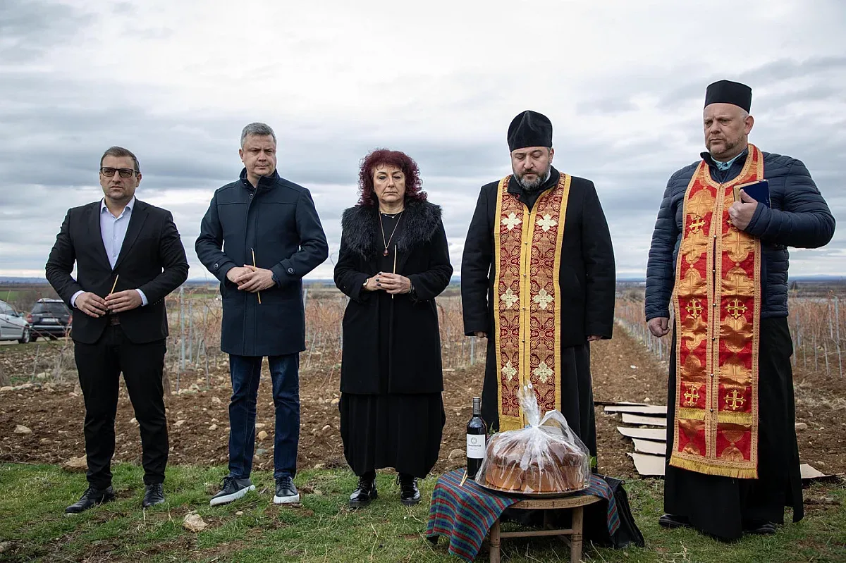 Празника на виното отбелязаха десетки старозагорски села за здрава и плодородна година